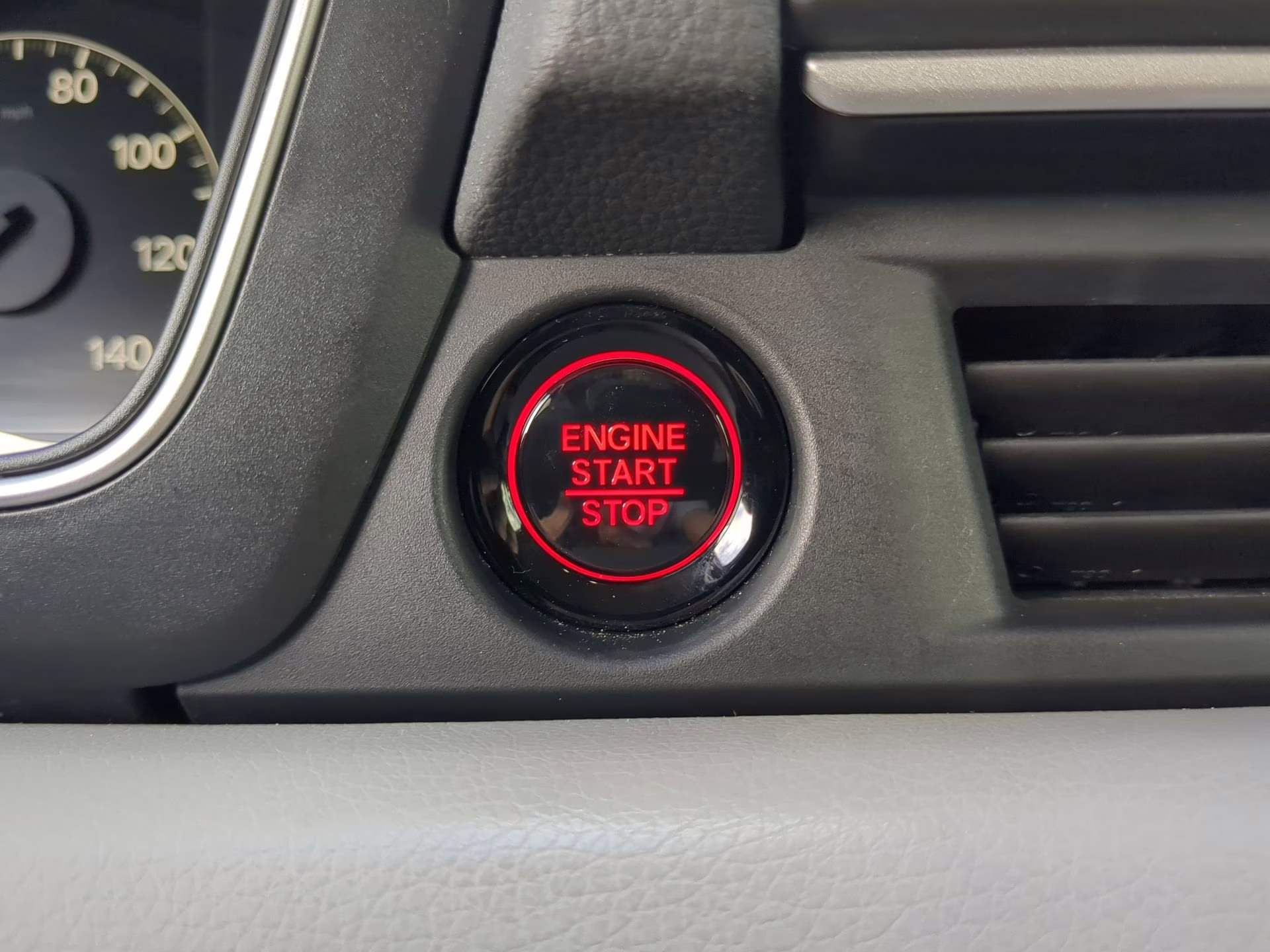 2024 Lunar Silver Metallic Honda Pilot Touring FWD SUV