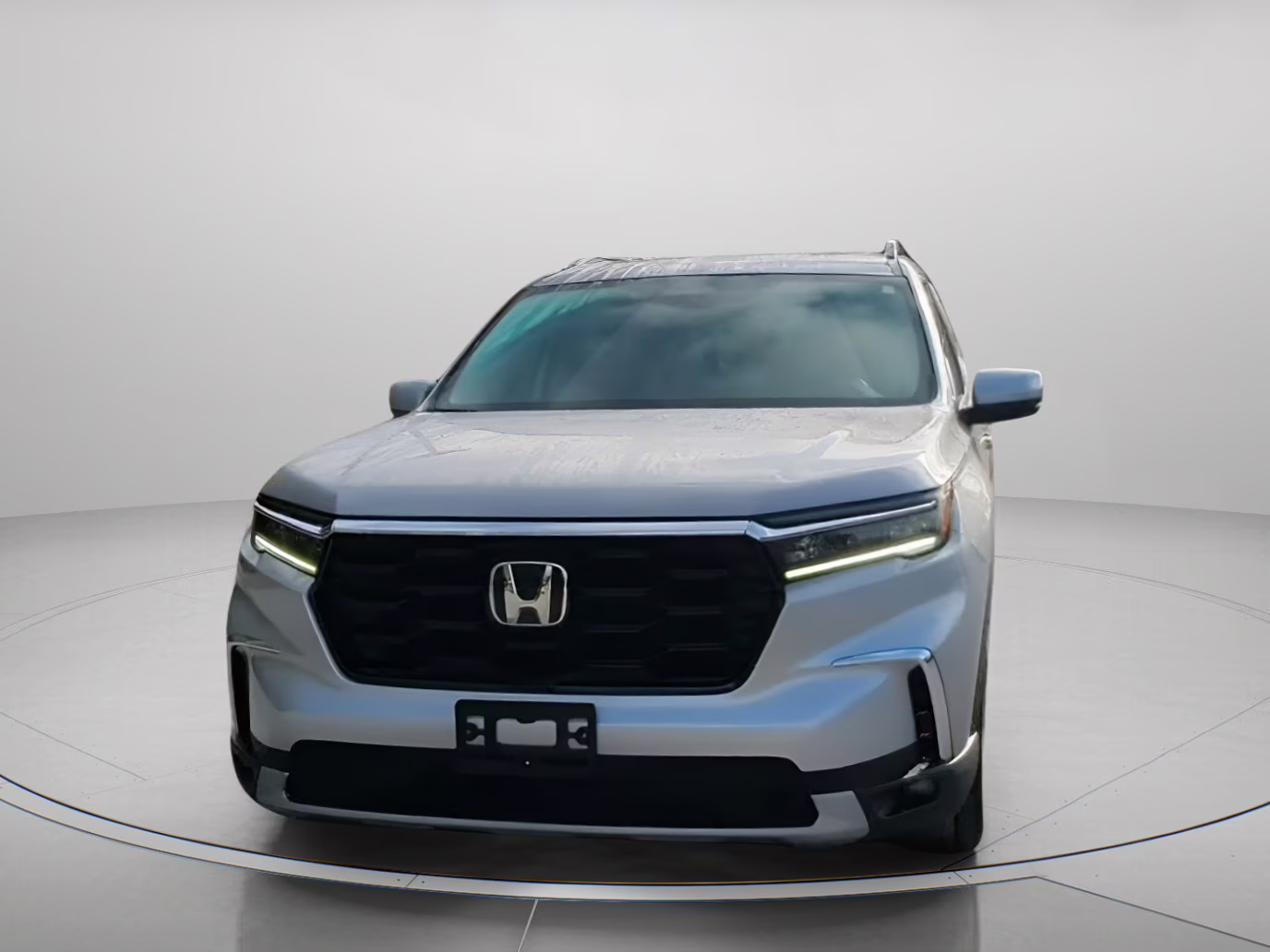 2024 Lunar Silver Metallic Honda Pilot Touring FWD SUV