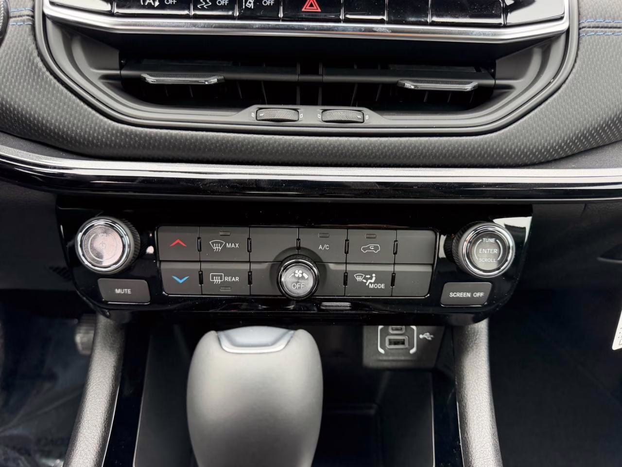 2026 Silver Zynith Metallic Clearcoat Jeep Compass Latitude 4X4 SUV