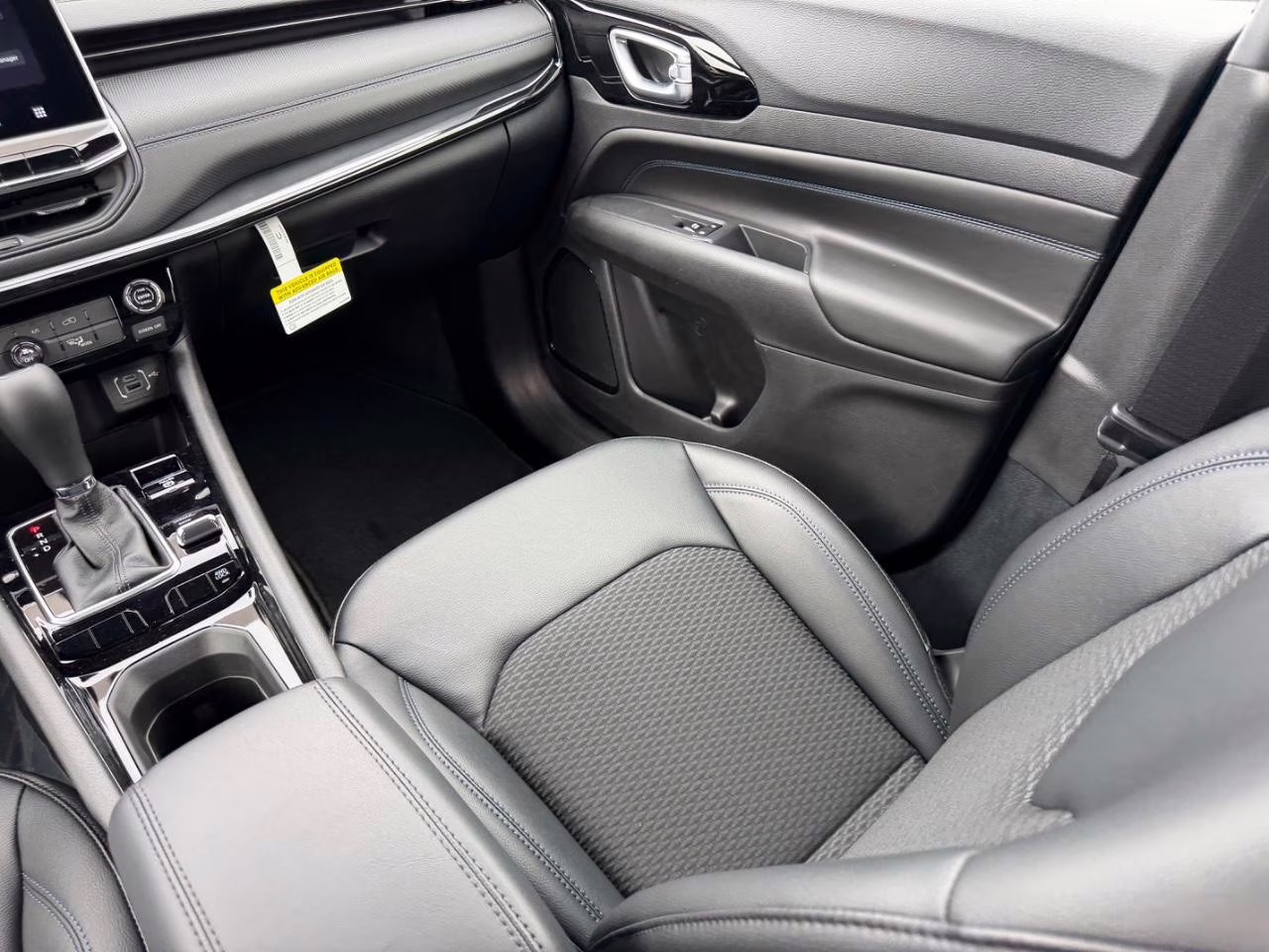 2026 Silver Zynith Metallic Clearcoat Jeep Compass Latitude 4X4 SUV