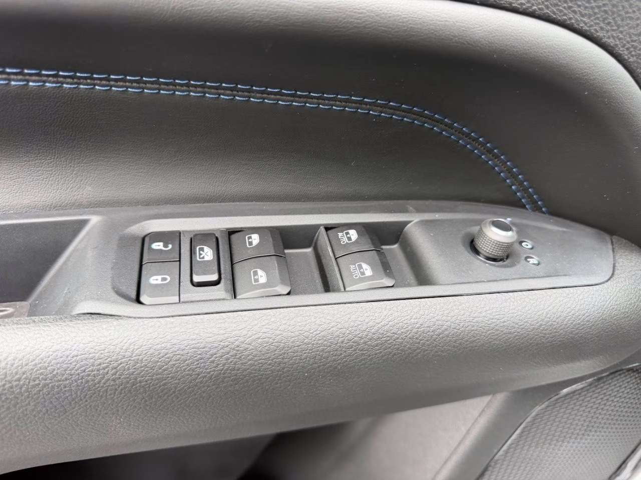 2026 Silver Zynith Metallic Clearcoat Jeep Compass Latitude 4X4 SUV