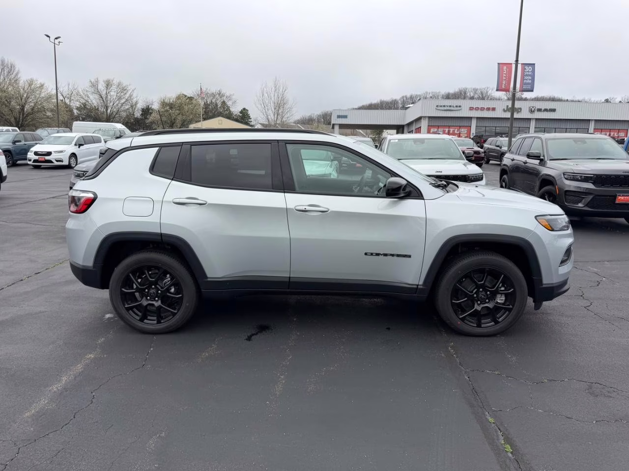 2026 Silver Zynith Metallic Clearcoat Jeep Compass Latitude 4X4 SUV