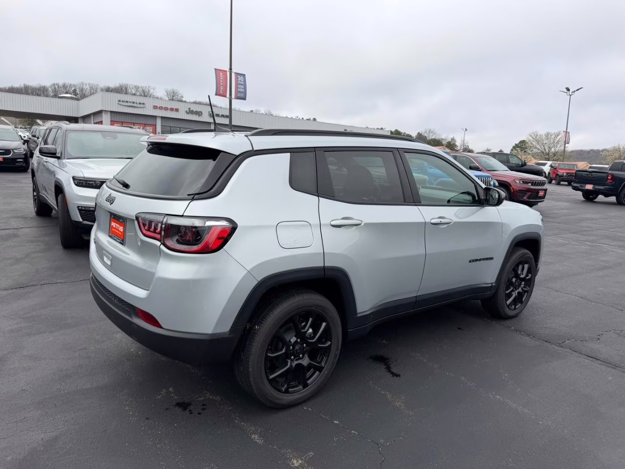 2026 Silver Zynith Metallic Clearcoat Jeep Compass Latitude 4X4 SUV