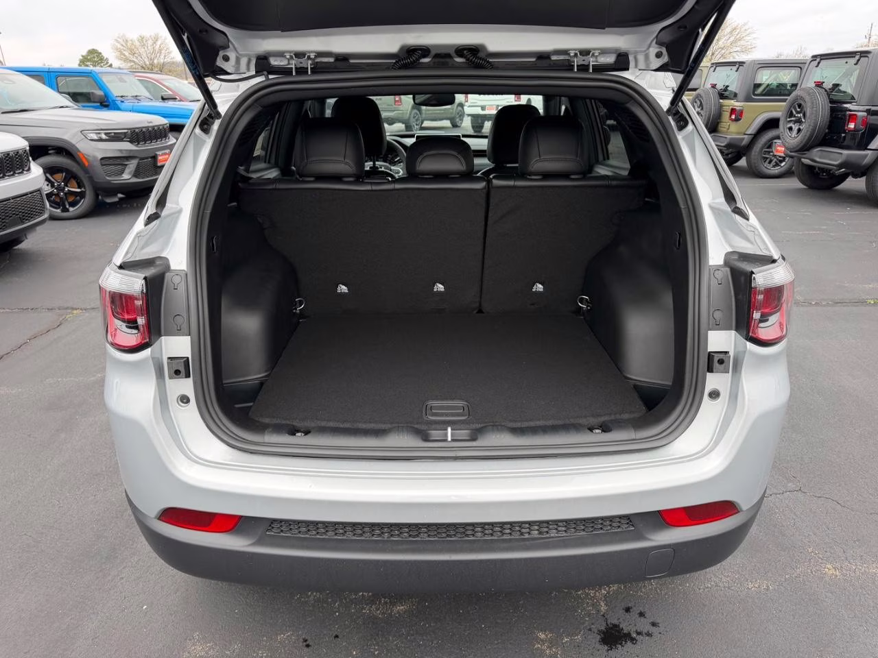 2026 Silver Zynith Metallic Clearcoat Jeep Compass Latitude 4X4 SUV