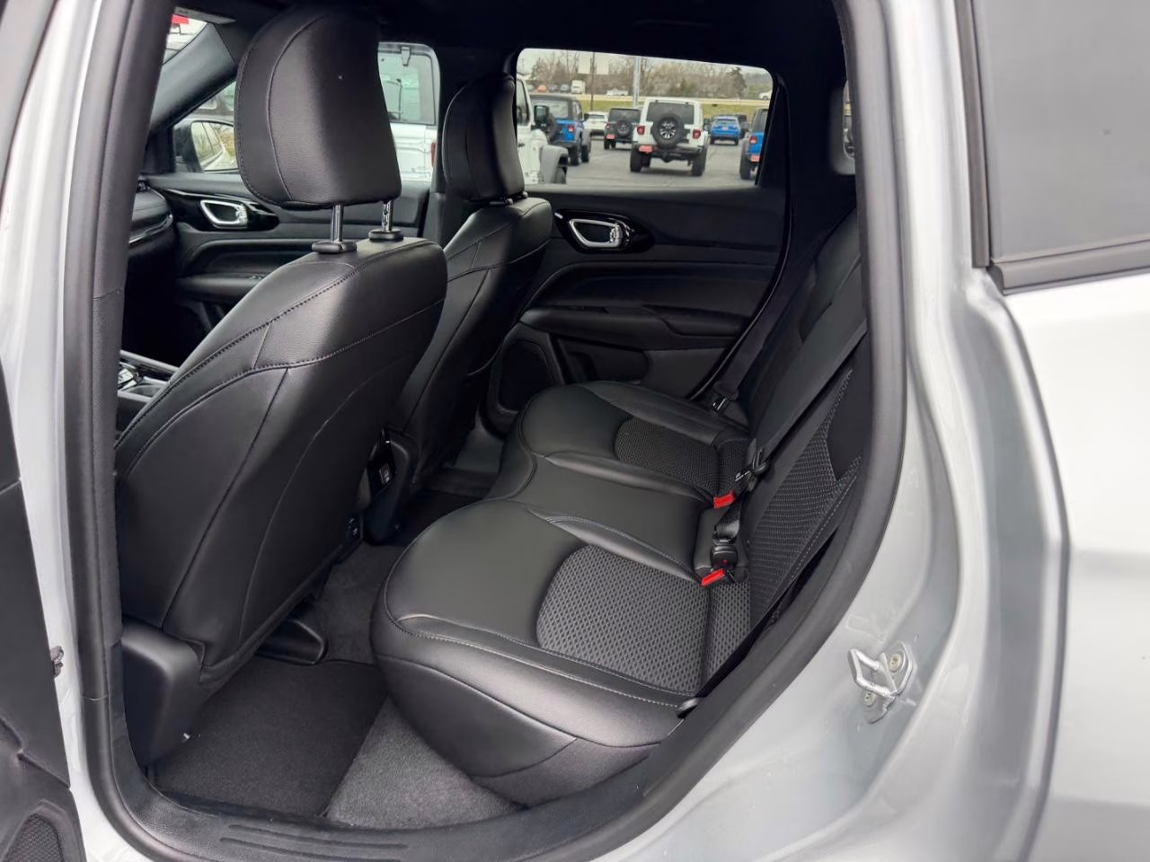 2026 Silver Zynith Metallic Clearcoat Jeep Compass Latitude 4X4 SUV