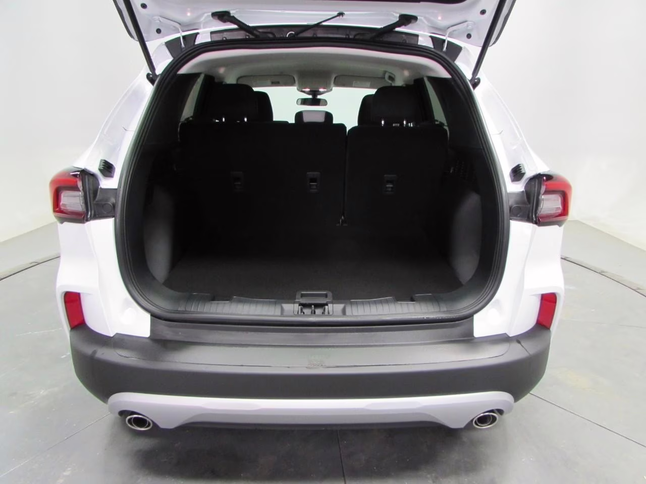 2026 Oxford White Ford Escape Active FWD SUV