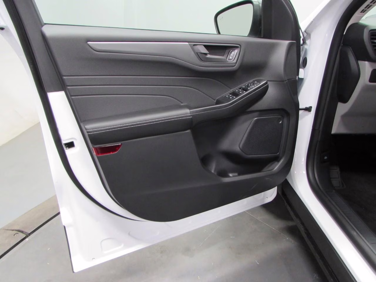 2026 Oxford White Ford Escape Active FWD SUV