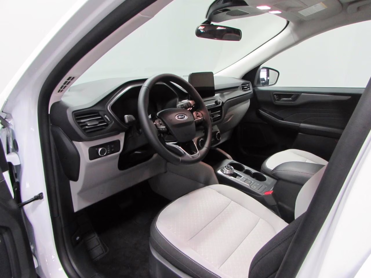 2026 Oxford White Ford Escape Active FWD SUV