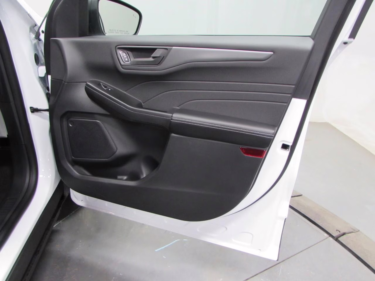 2026 Oxford White Ford Escape Active FWD SUV