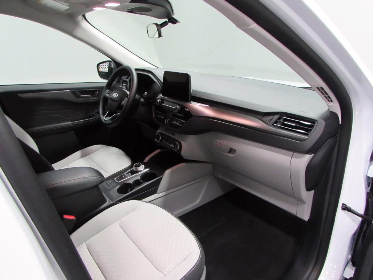 2026 Oxford White Ford Escape Active FWD SUV