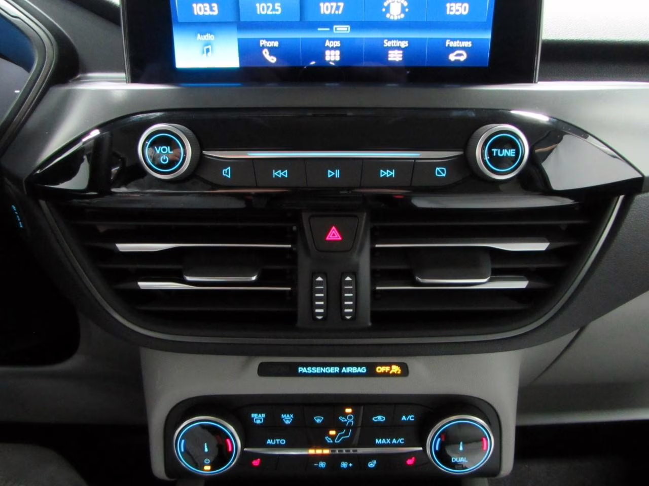 2026 Oxford White Ford Escape Active FWD SUV