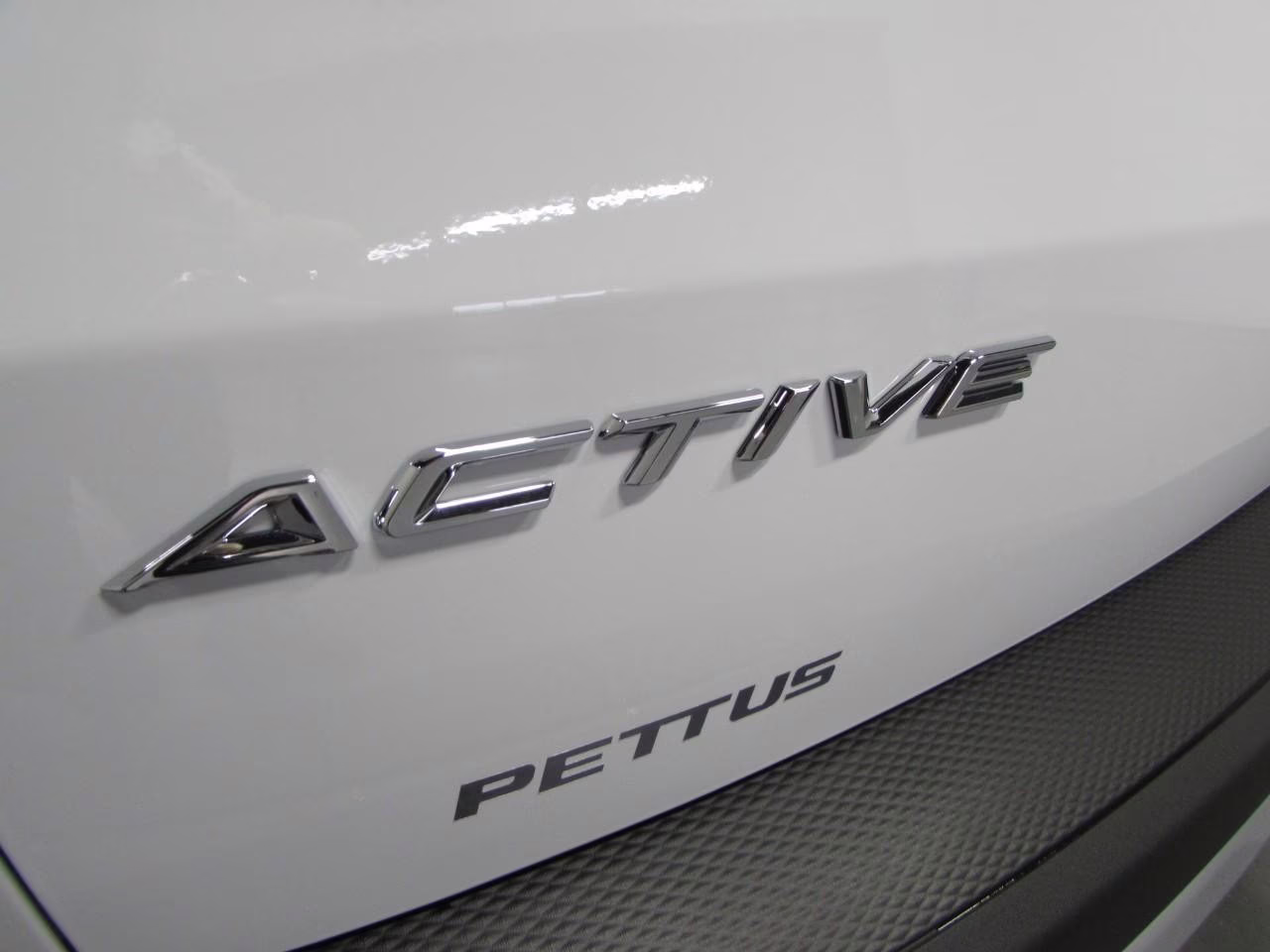 2026 Oxford White Ford Escape Active FWD SUV