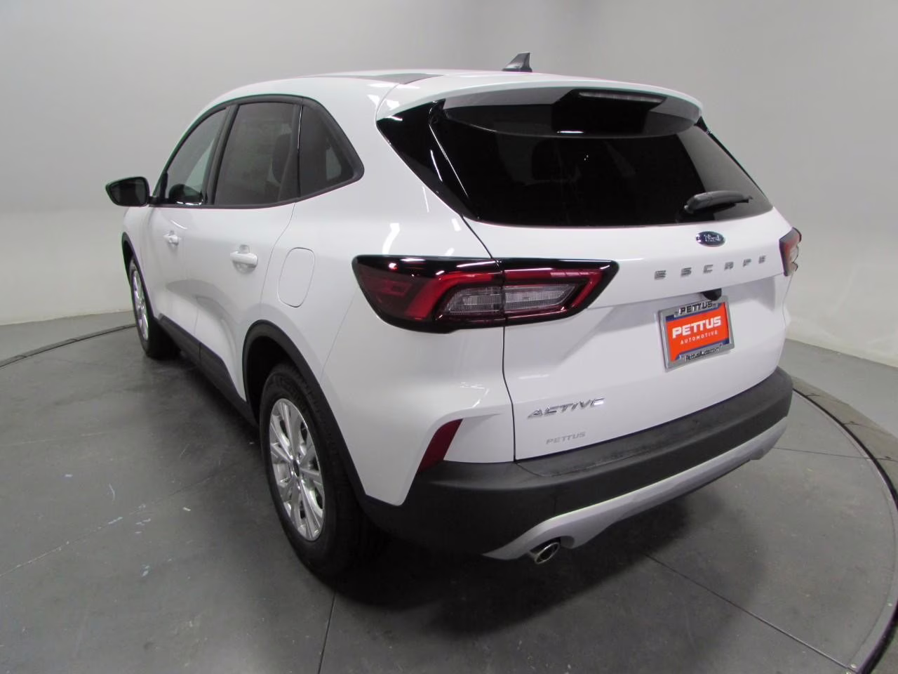 2026 Oxford White Ford Escape Active FWD SUV