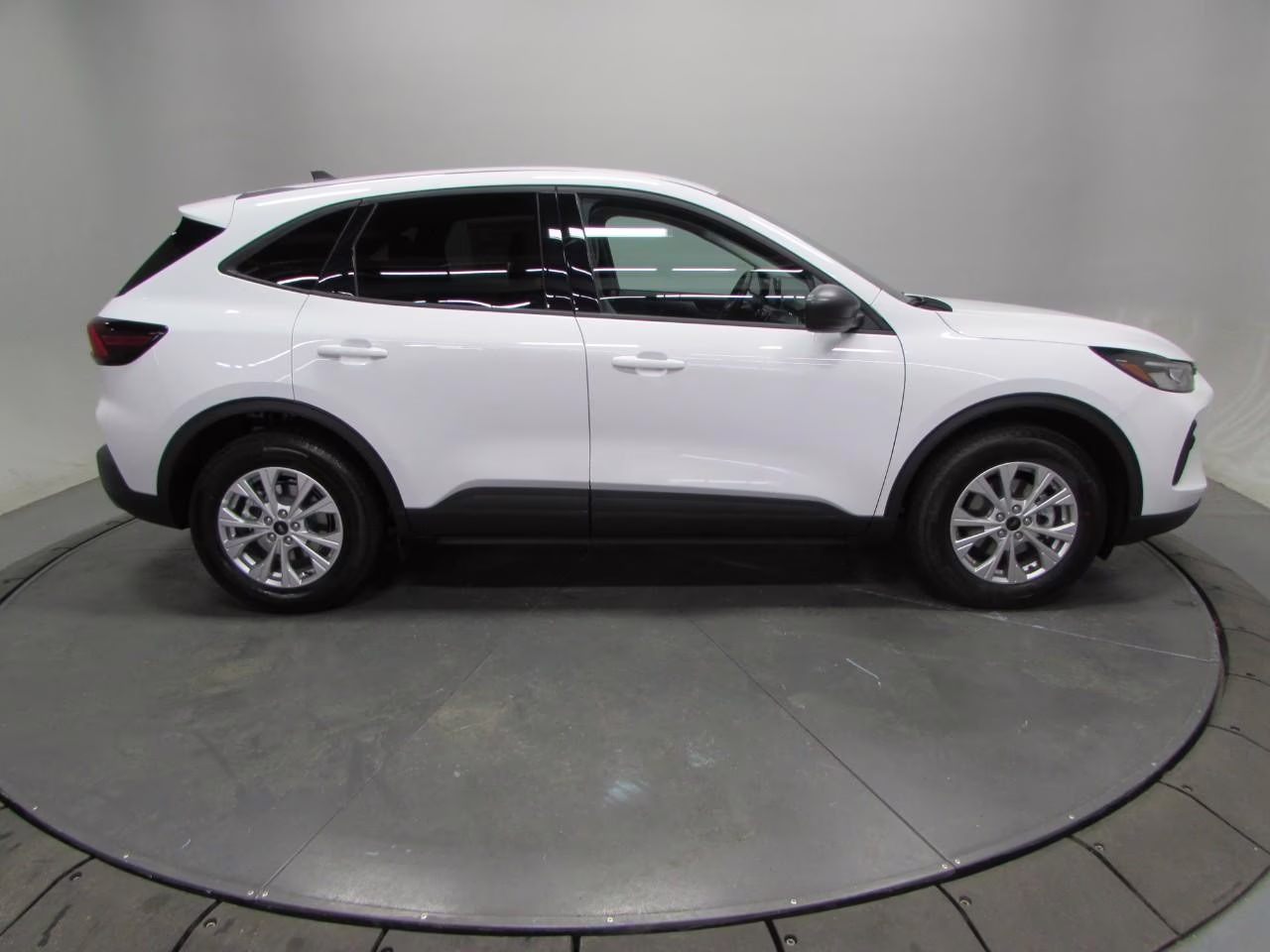 2026 Oxford White Ford Escape Active FWD SUV