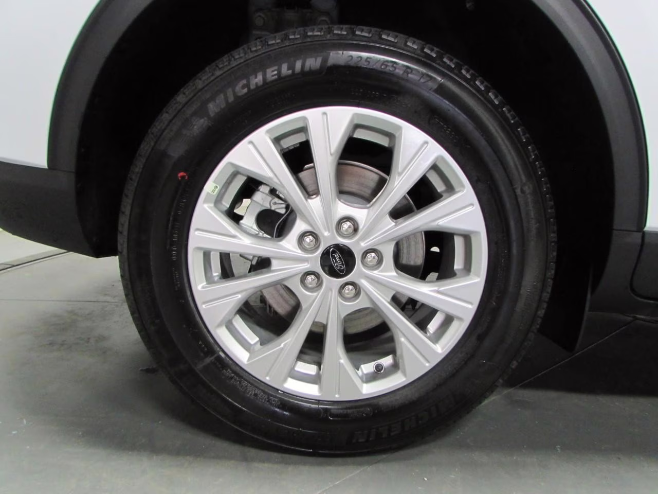 2026 Oxford White Ford Escape Active FWD SUV