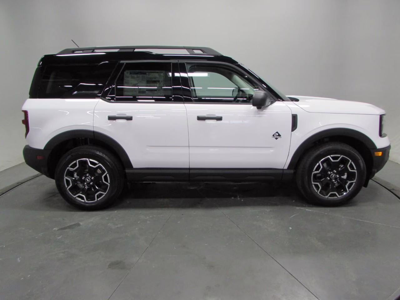 2026 Oxford White Ford Bronco Sport Outer Banks 4X4 SUV