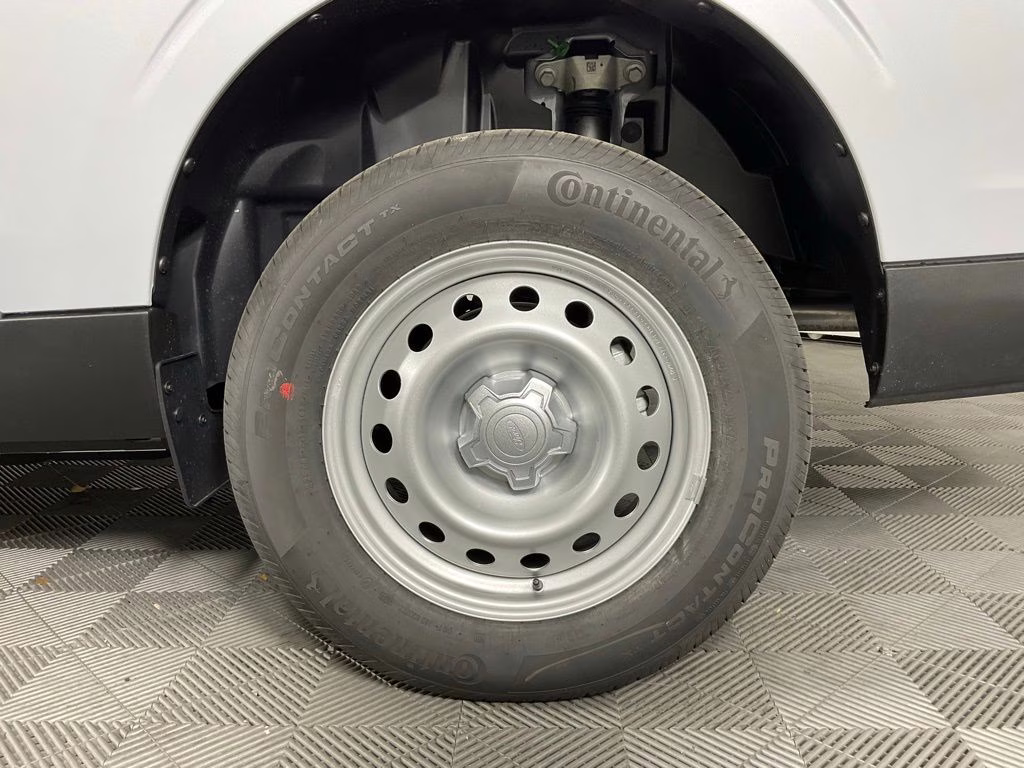 2026 White Metallic Ford Maverick XL FWD Truck