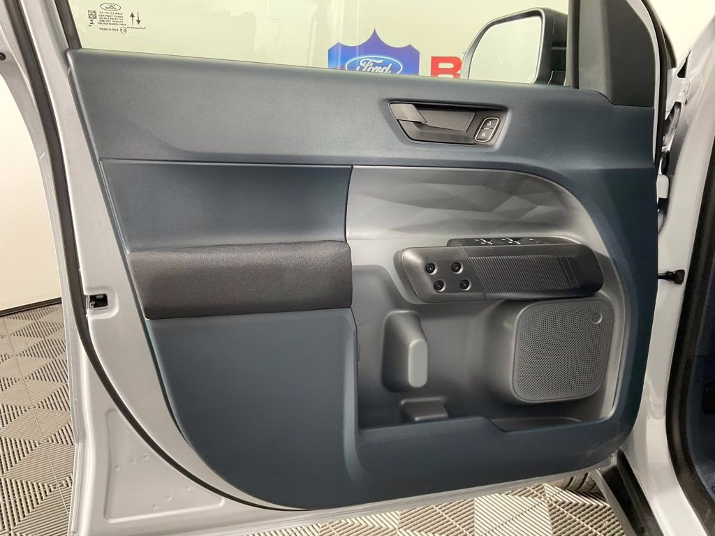 2026 White Metallic Ford Maverick XL FWD Truck