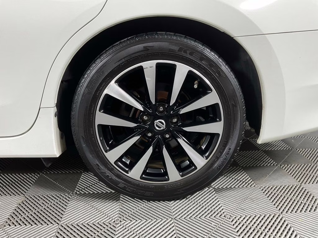 2018 Glacier White Nissan Altima 2.5 SL FWD Sedan