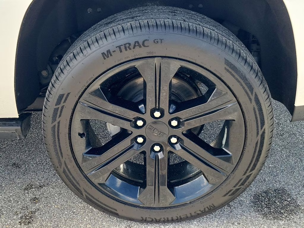 2019 White Frost GMC Yukon Denali 4X4 SUV