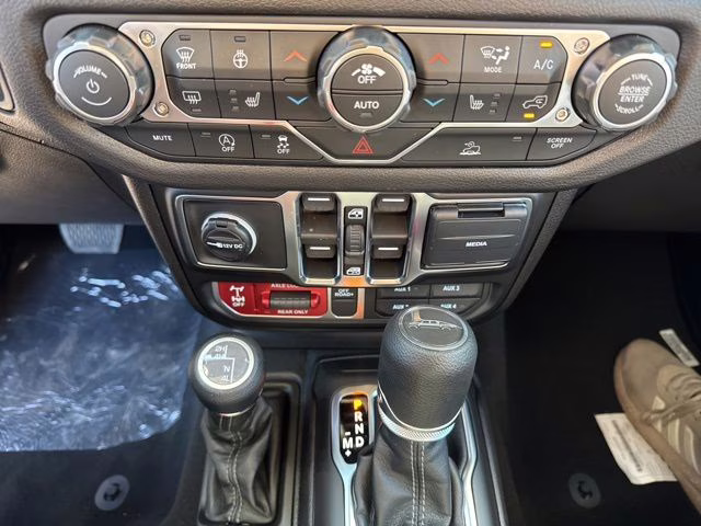 2026 Blue Pearl Jeep Gladiator Willys 4X4 Truck