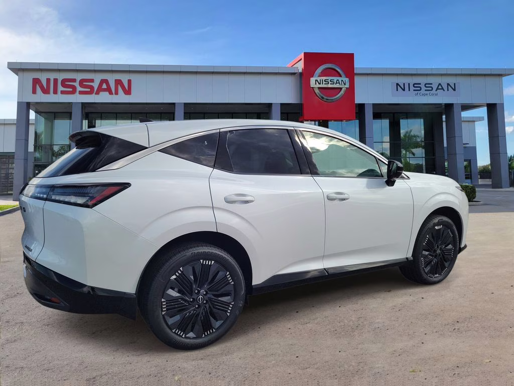 2026 Everest White Pearl Tricoat Nissan Murano Platinum AWD SUV