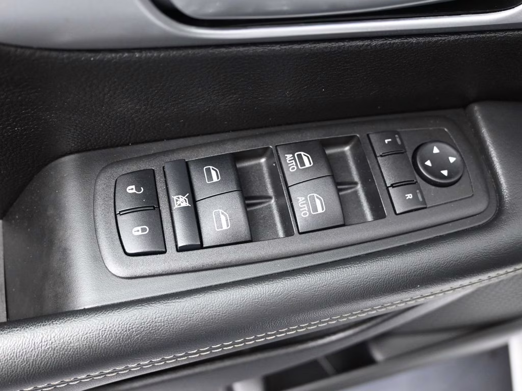 2024 Bright White Clearcoat Chrysler Pacifica Hybrid Select FWD Van