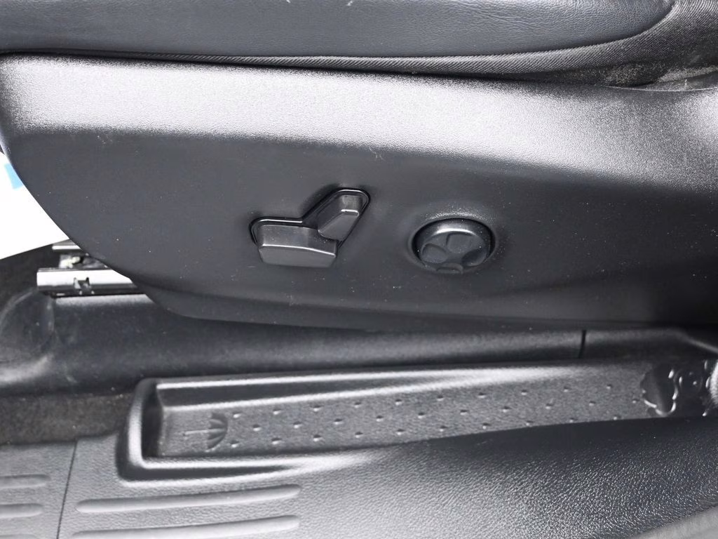 2024 Bright White Clearcoat Chrysler Pacifica Hybrid Select FWD Van