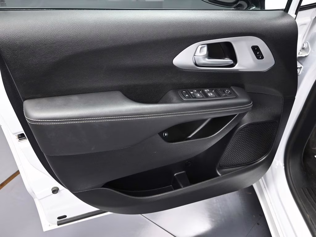 2024 Bright White Clearcoat Chrysler Pacifica Hybrid Select FWD Van