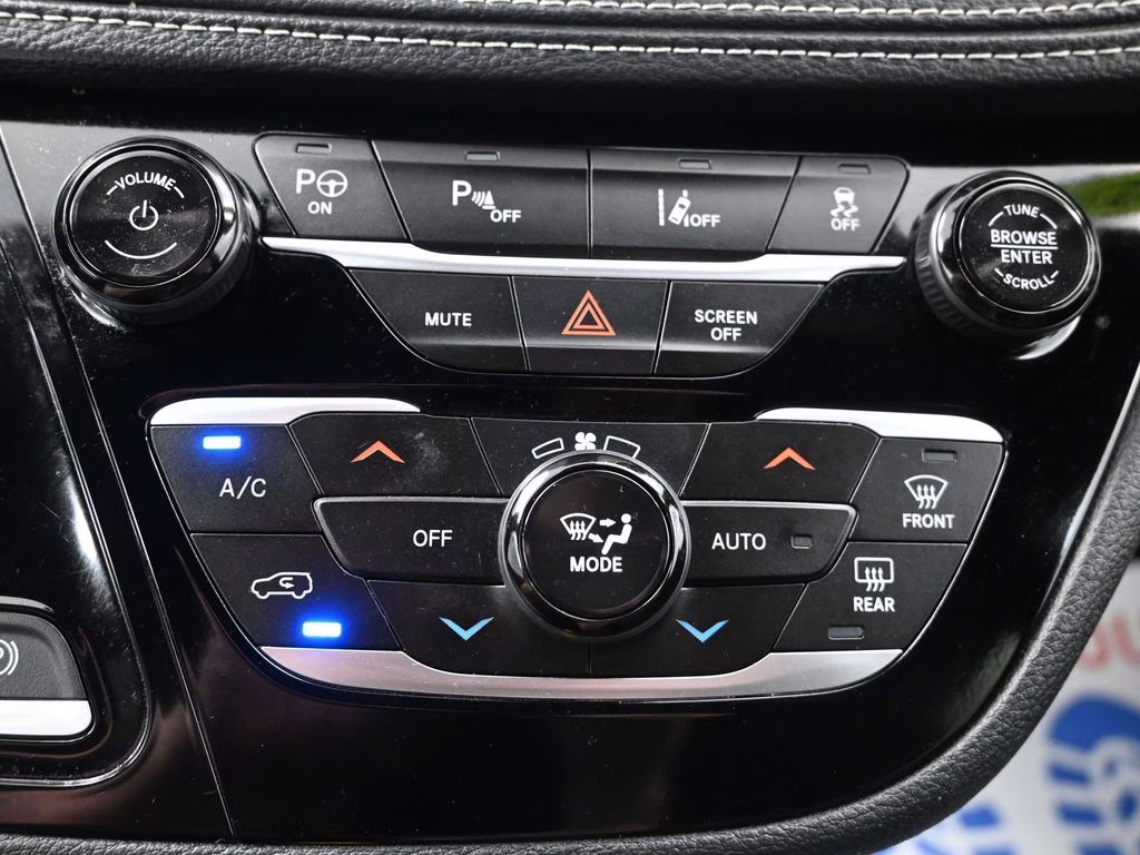 2024 Bright White Clearcoat Chrysler Pacifica Hybrid Select FWD Van