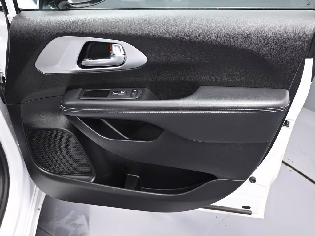 2024 Bright White Clearcoat Chrysler Pacifica Hybrid Select FWD Van