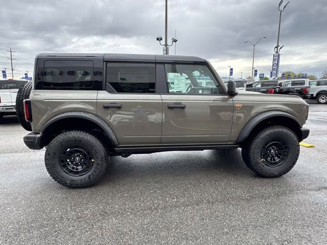 2026 Gray Ford Bronco Badlands 4X4 SUV