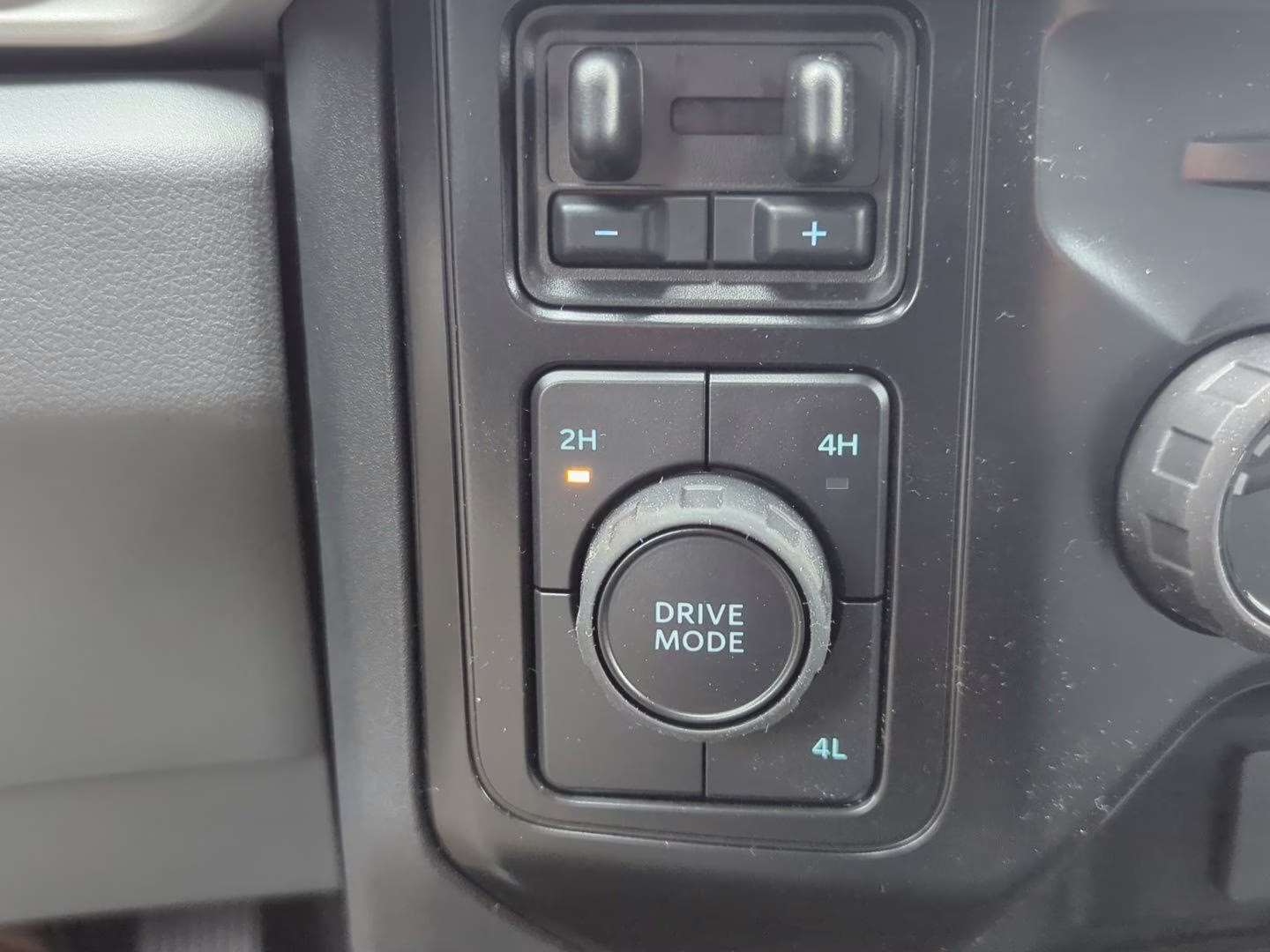 2026 Carbonized Gray Ford Super Duty F-350 SRW XLT 4X4 Truck