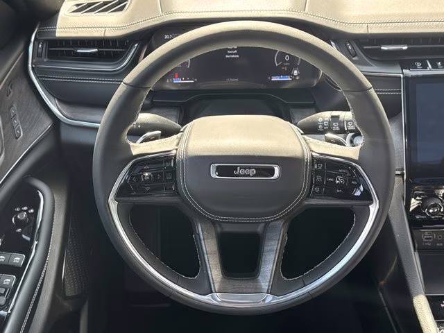 2025 Velvet Red Pearlcoat Jeep Grand Cherokee Overland 4X4 SUV