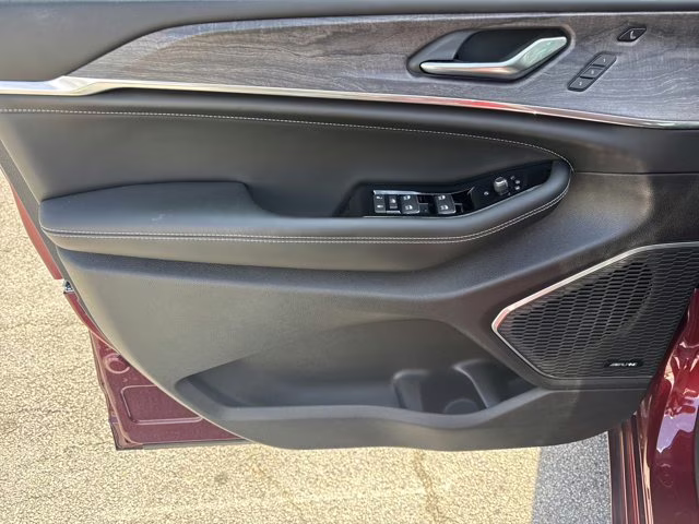 2025 Velvet Red Pearlcoat Jeep Grand Cherokee Overland 4X4 SUV