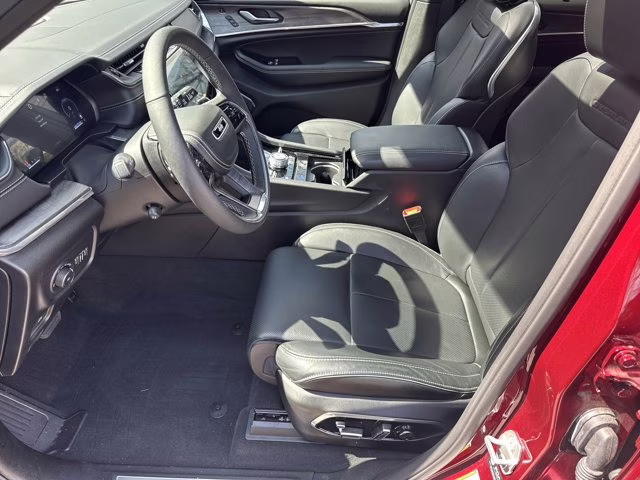 2025 Velvet Red Pearlcoat Jeep Grand Cherokee Overland 4X4 SUV