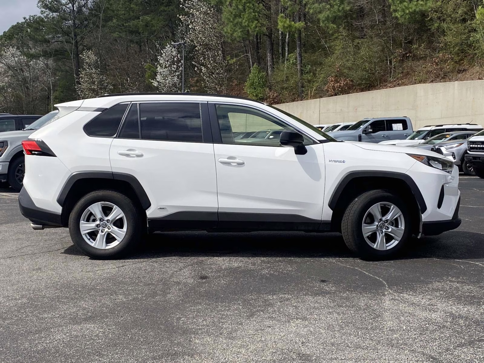 2020 Super White Toyota RAV4 Hybrid LE AWD SUV