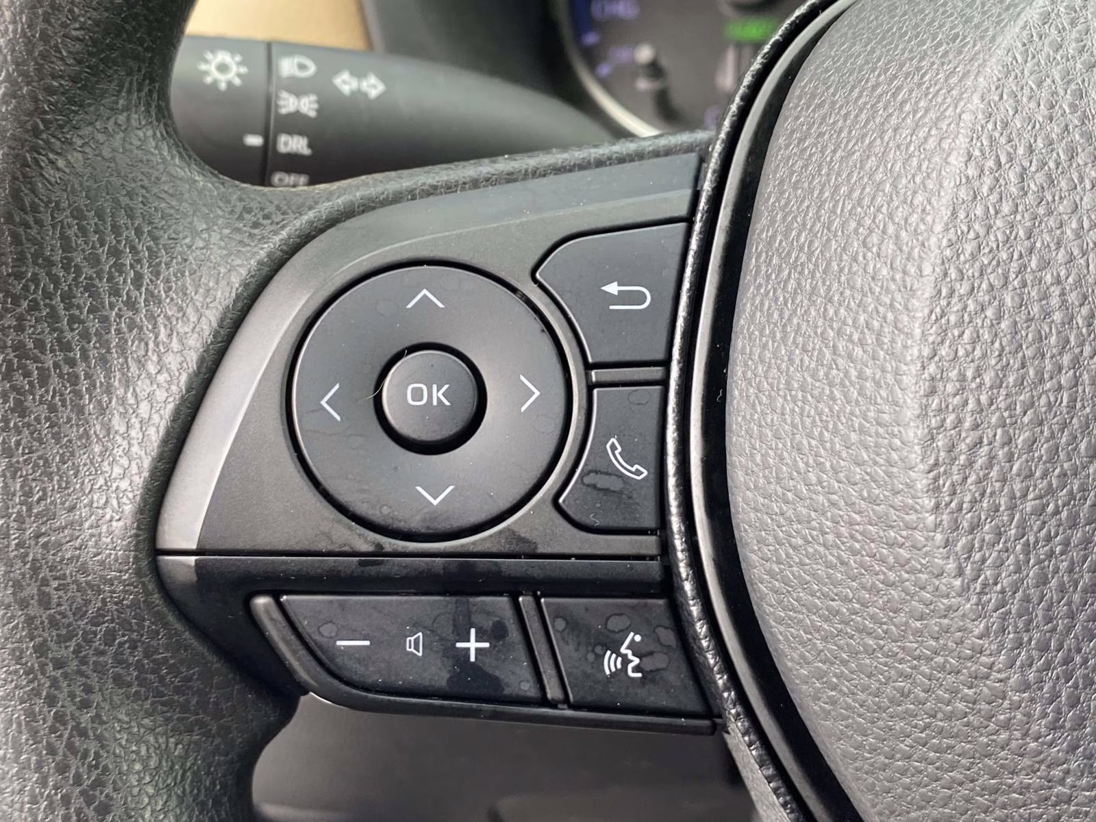 2020 Super White Toyota RAV4 Hybrid LE AWD SUV