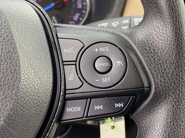 2020 Super White Toyota RAV4 Hybrid LE AWD SUV