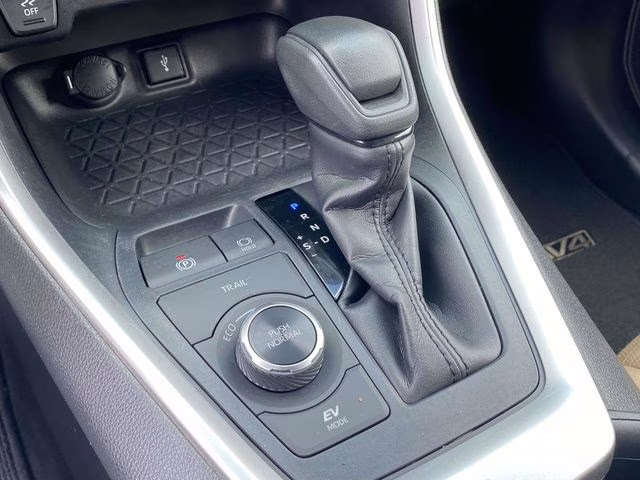 2020 Super White Toyota RAV4 Hybrid LE AWD SUV