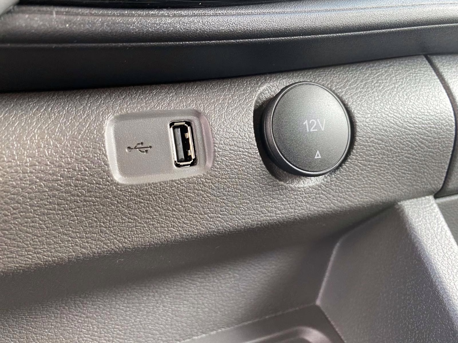 2026 Agate Black Metallic Ford Transit-350 XLT RWD Crossover