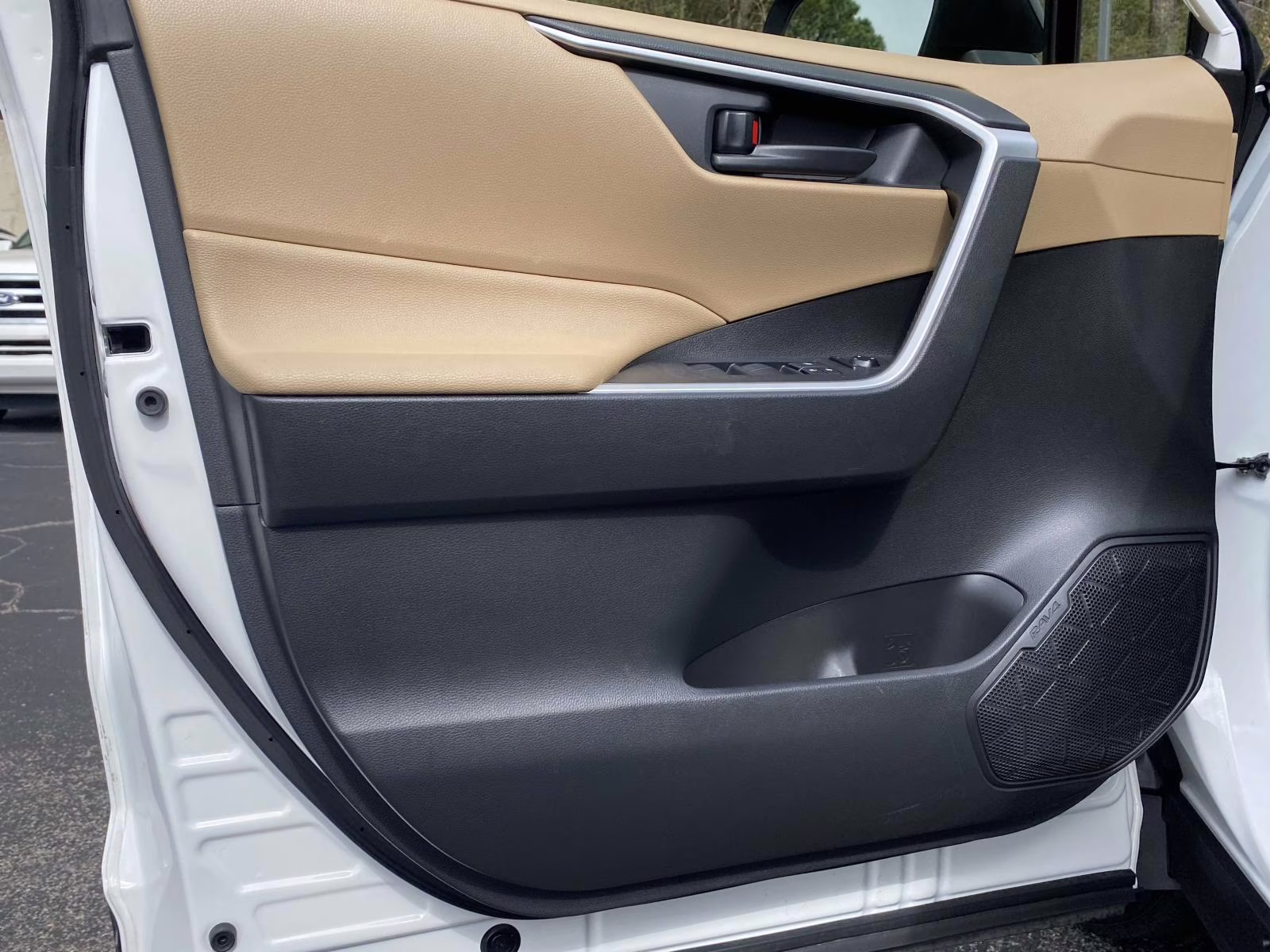 2020 Super White Toyota RAV4 Hybrid LE AWD SUV