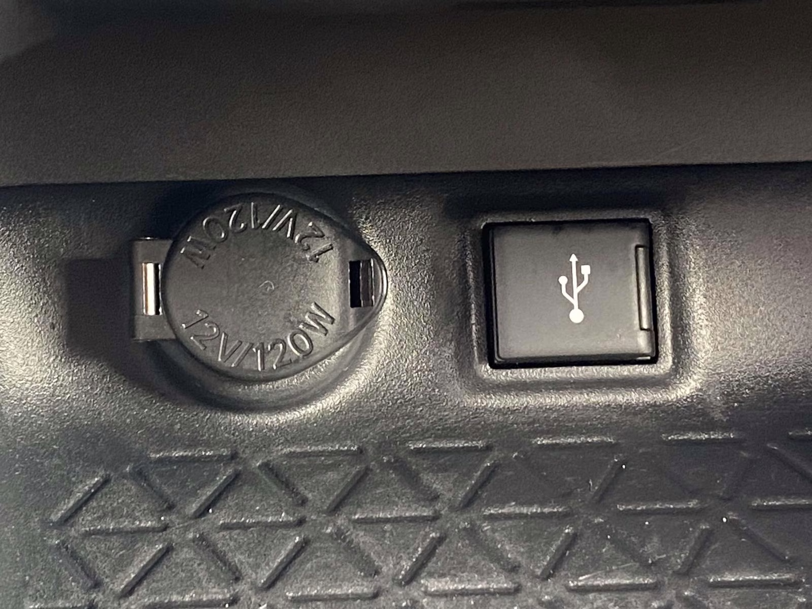 2020 Super White Toyota RAV4 Hybrid LE AWD SUV