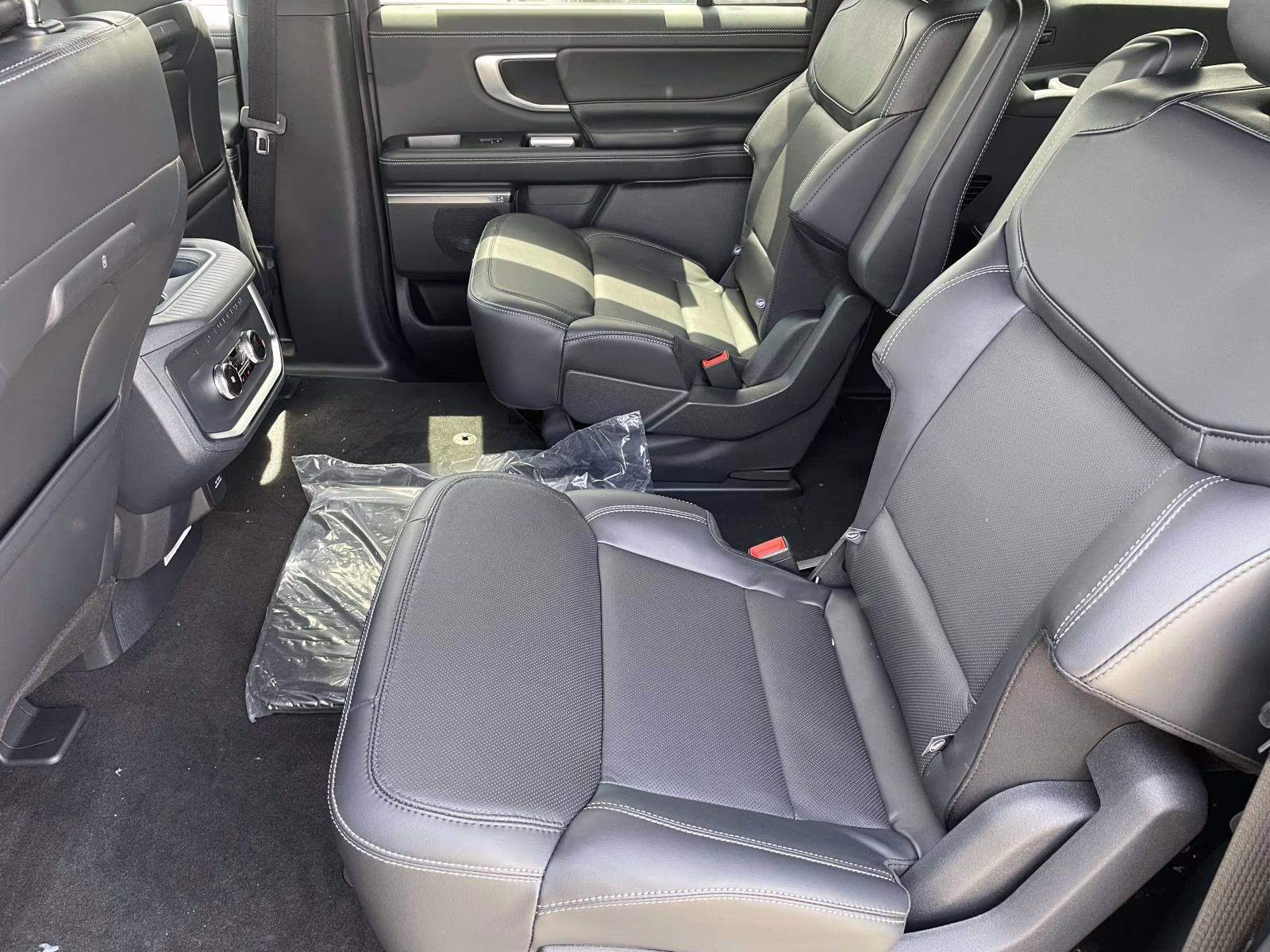 2026 Dark Matter Gray Metallic Ford Expedition Max Platinum 4X4 SUV