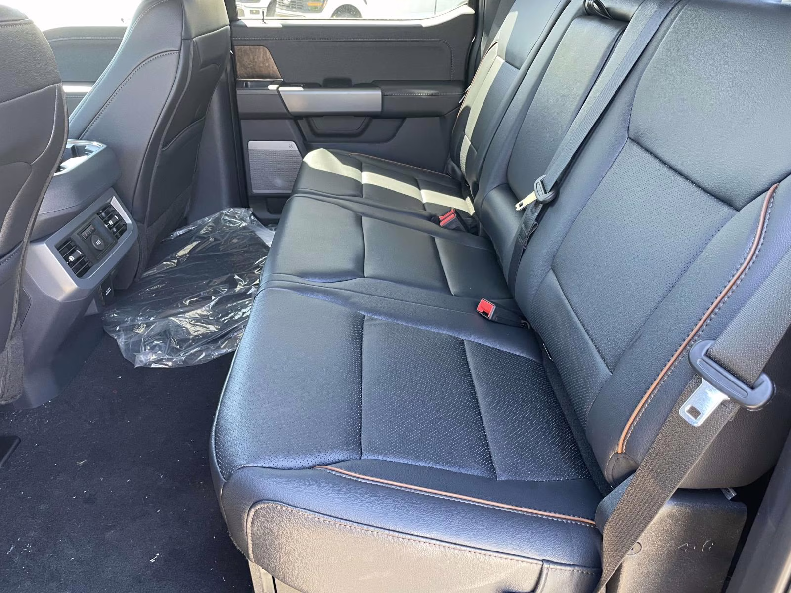 2026 Agate Black Metallic Ford Super Duty F-250 SRW Lariat 4X4 Truck