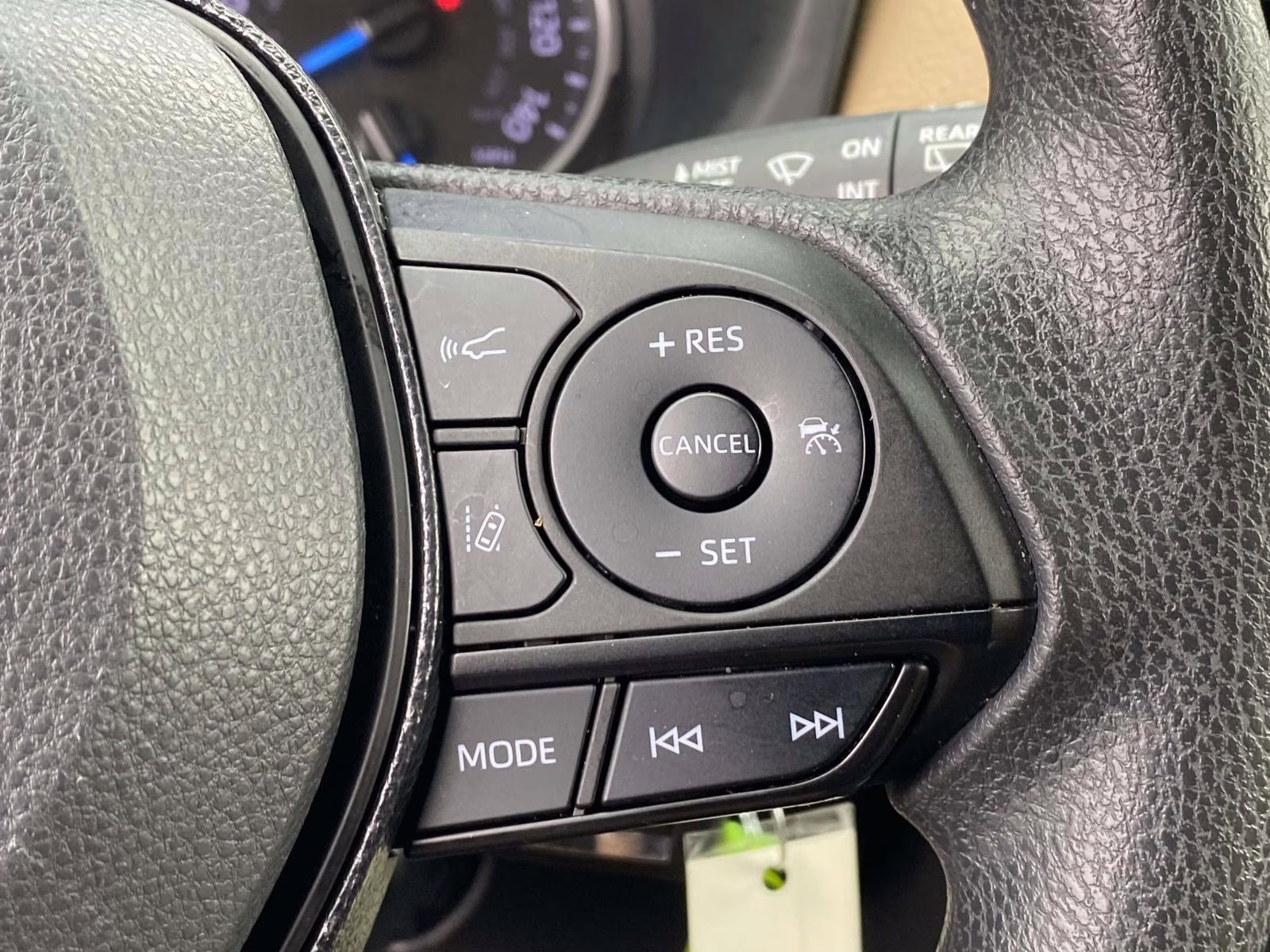 2020 Super White Toyota RAV4 Hybrid LE AWD SUV