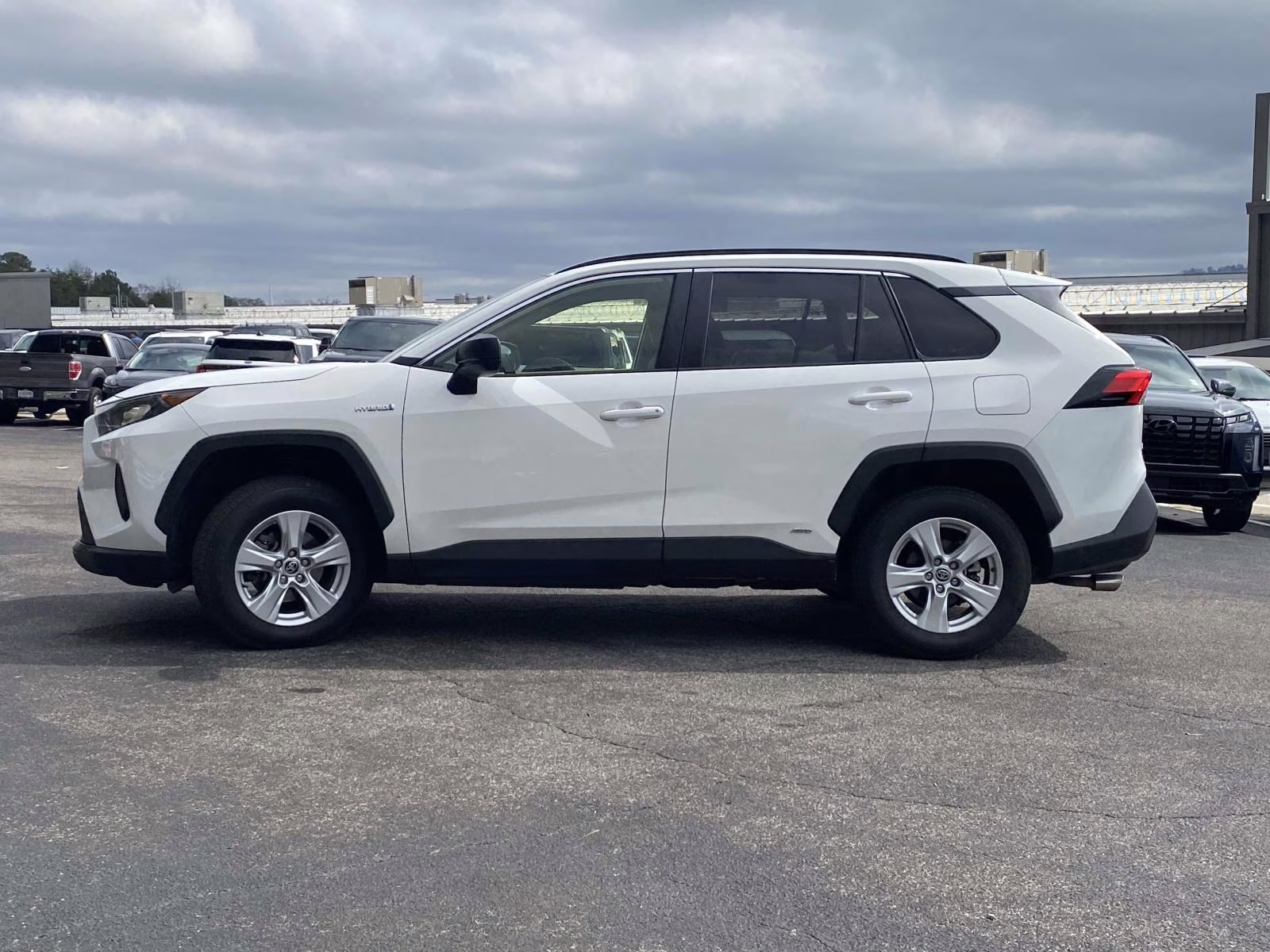 2020 Super White Toyota RAV4 Hybrid LE AWD SUV
