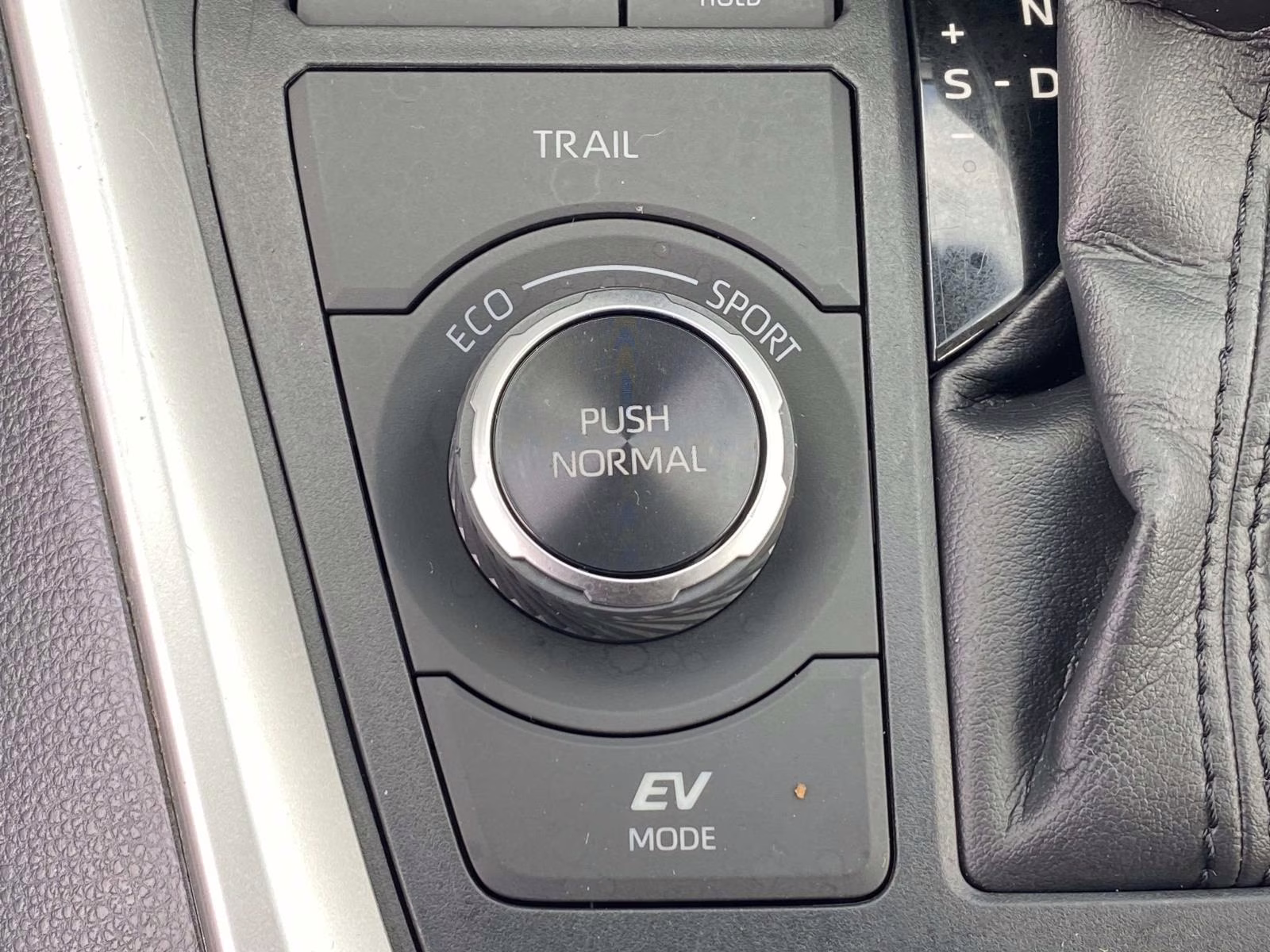 2020 Super White Toyota RAV4 Hybrid LE AWD SUV