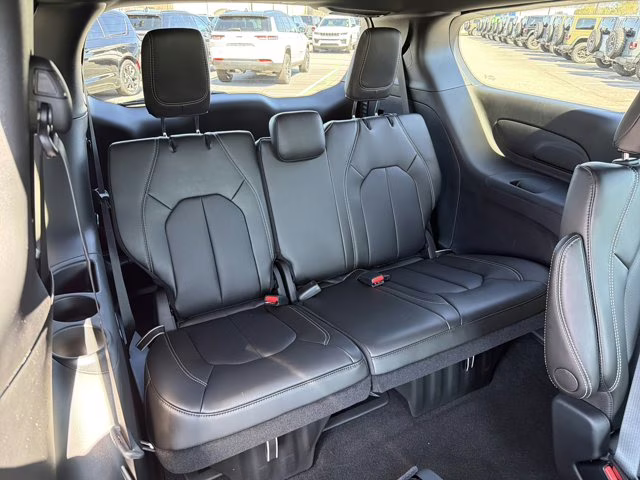 2026 Red Hot Pearlcoat Chrysler Pacifica Select FWD Van