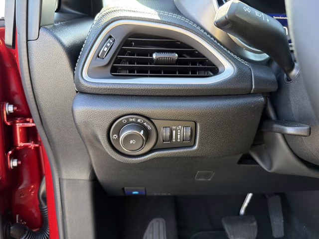 2026 Red Hot Pearlcoat Chrysler Pacifica Select FWD Van